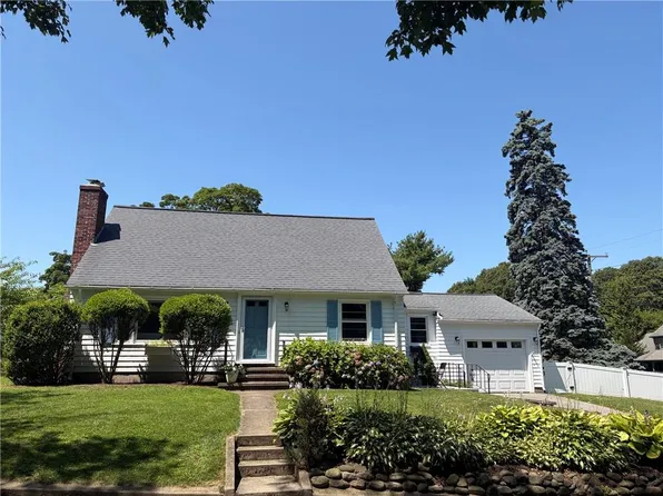 1 Hillside Ave, Barrington, RI 02806