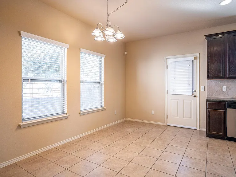 433 Stonebrook Dr — Photo 25