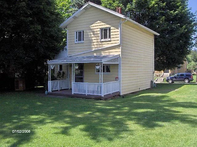 322 Center Ave photo 1