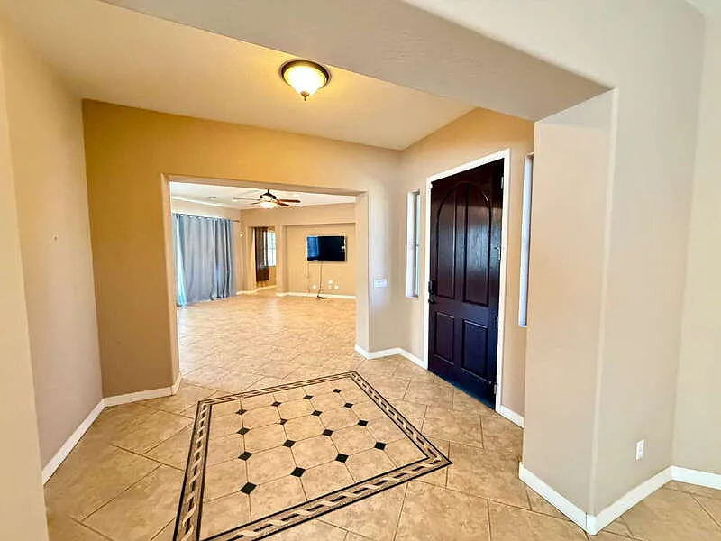 4 bed, 3.0 bath, 4553 sqft, $4,800 — Photo 4