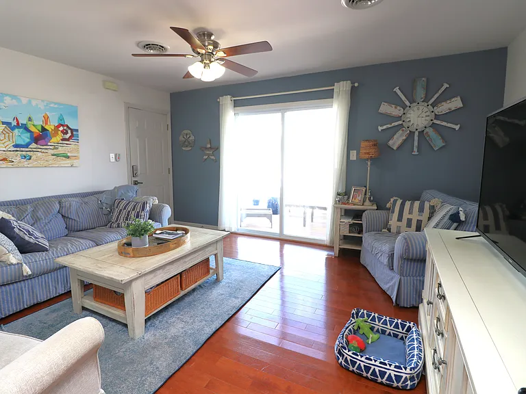 20 N Clermont Ave #B — Photo 7