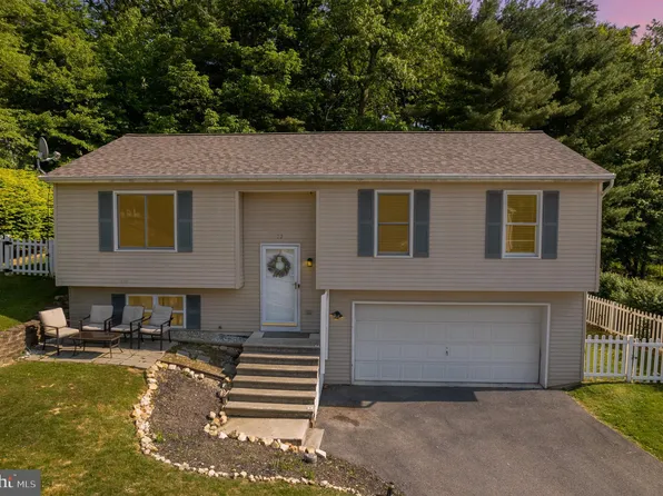 22 Liberty Dr, Mount Holly Springs, PA 17065