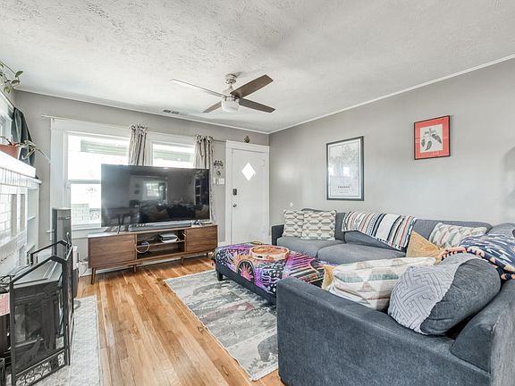 5th image of 509 E Weldon Ave