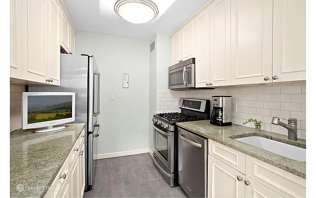 Sold by Douglas Elliman | media 25