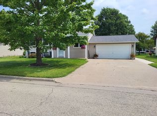 1225 N 6th St, Manchester, IA 52057