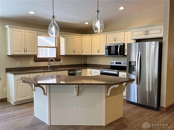 3rd image of 952 Winter Ridge Dr