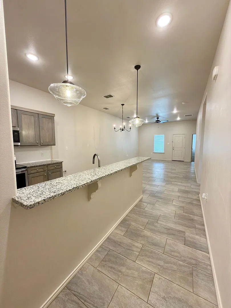 2 Bedroom Townhome Located In Iron Horse Division! — Photo 4