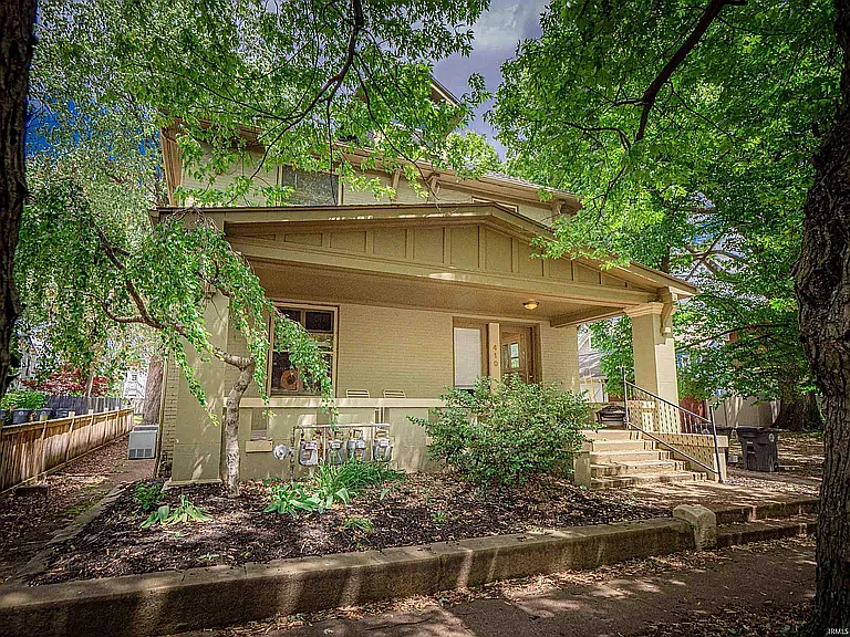 Building Photo - 410 SE 2nd St #3