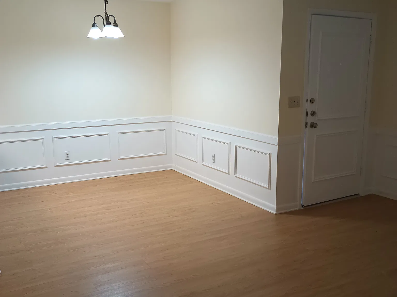 2 bed, 820 sqft, $1,600 — Photo 3