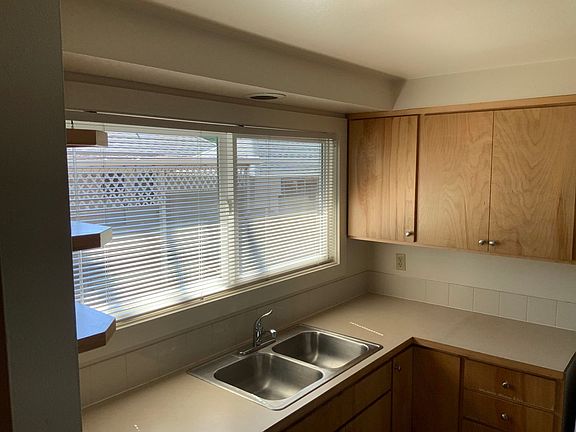 5th image of 40 E 24th Ave APT 1