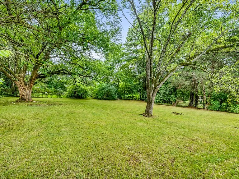 1007 Eisenhower Dr — Photo 29