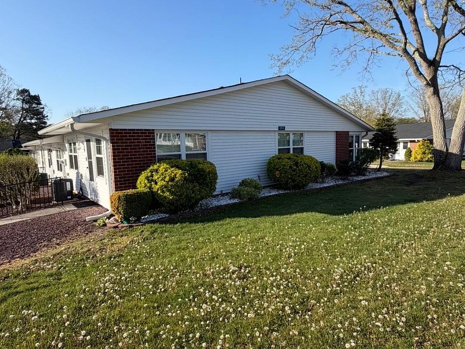 1st image of 874A Balmoral Court