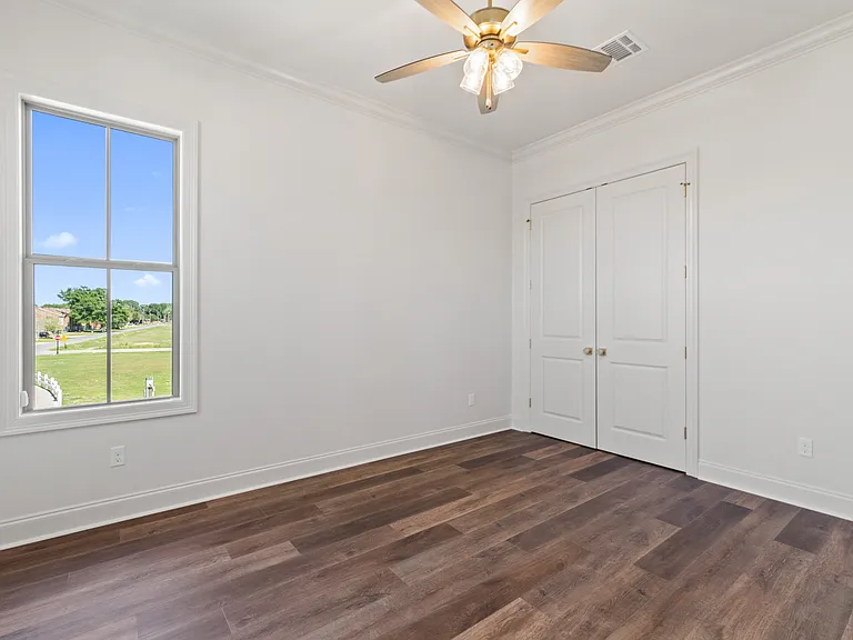 400 Villager Ave — Photo 12