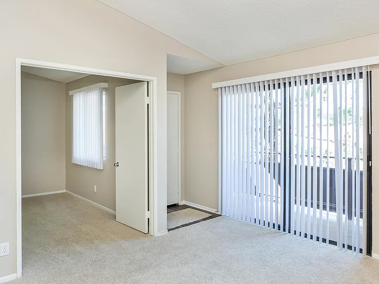 Emerald Court Apartment Homes — Photo 16