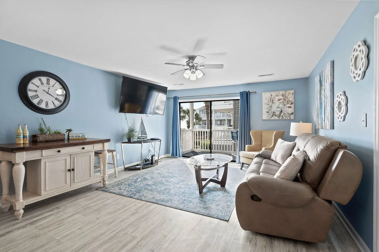 3 bed, 2.0 bath, 1291 sqft, $4,712 — Photo 1