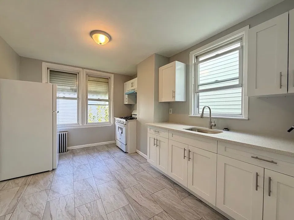 54 Rutgers Ave #2D