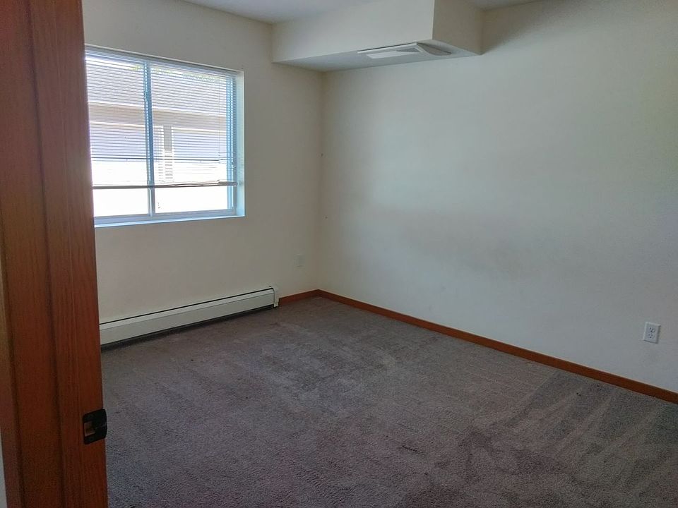 2nd image of 2805 Cardinal Ave #103