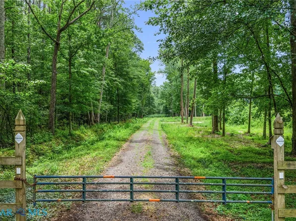 5.897 Five Gables Dr, Gloucester, VA 23061
