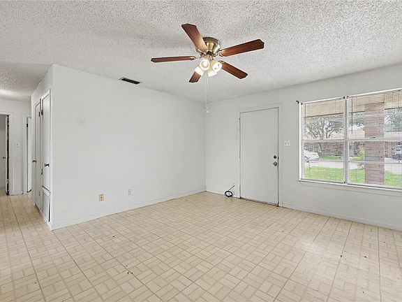 2nd image of 202 Canyonview
