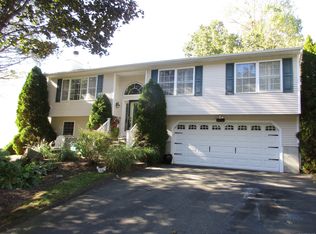 56 Down Draft Cir, West Haven, CT 06516