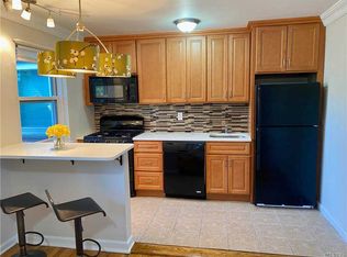 260-42 73rd Ave, Glen Oaks, NY 11004