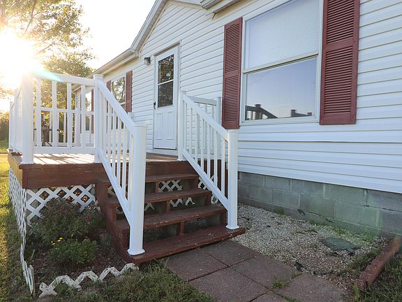 3rd image of 12 Royal Oak Ln