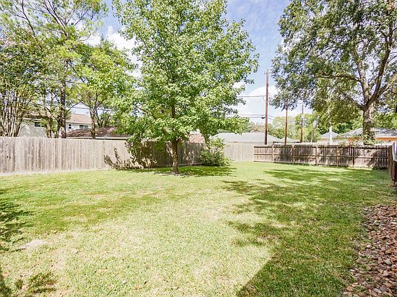 Additional large yard on the other side of the detached garage.