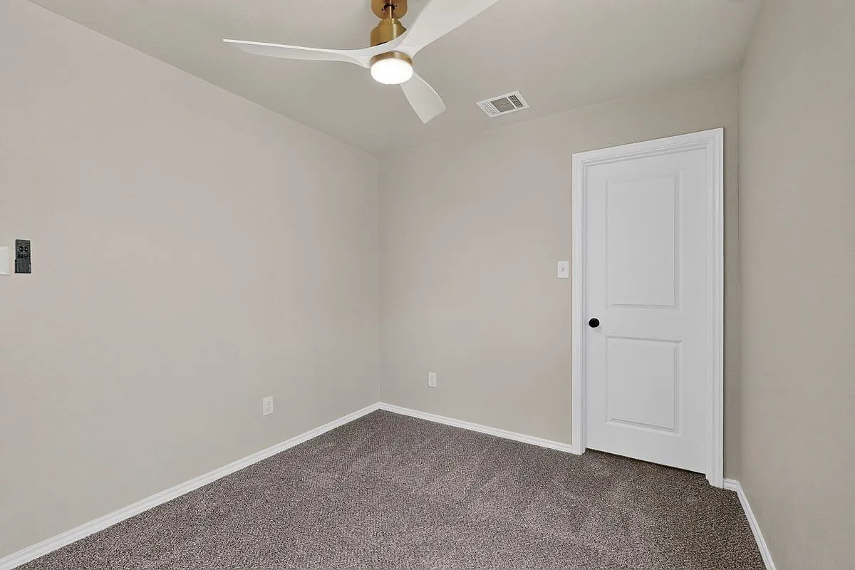 3 bed, 1.0 bath, 1018 sqft, $1,295 — Photo 4