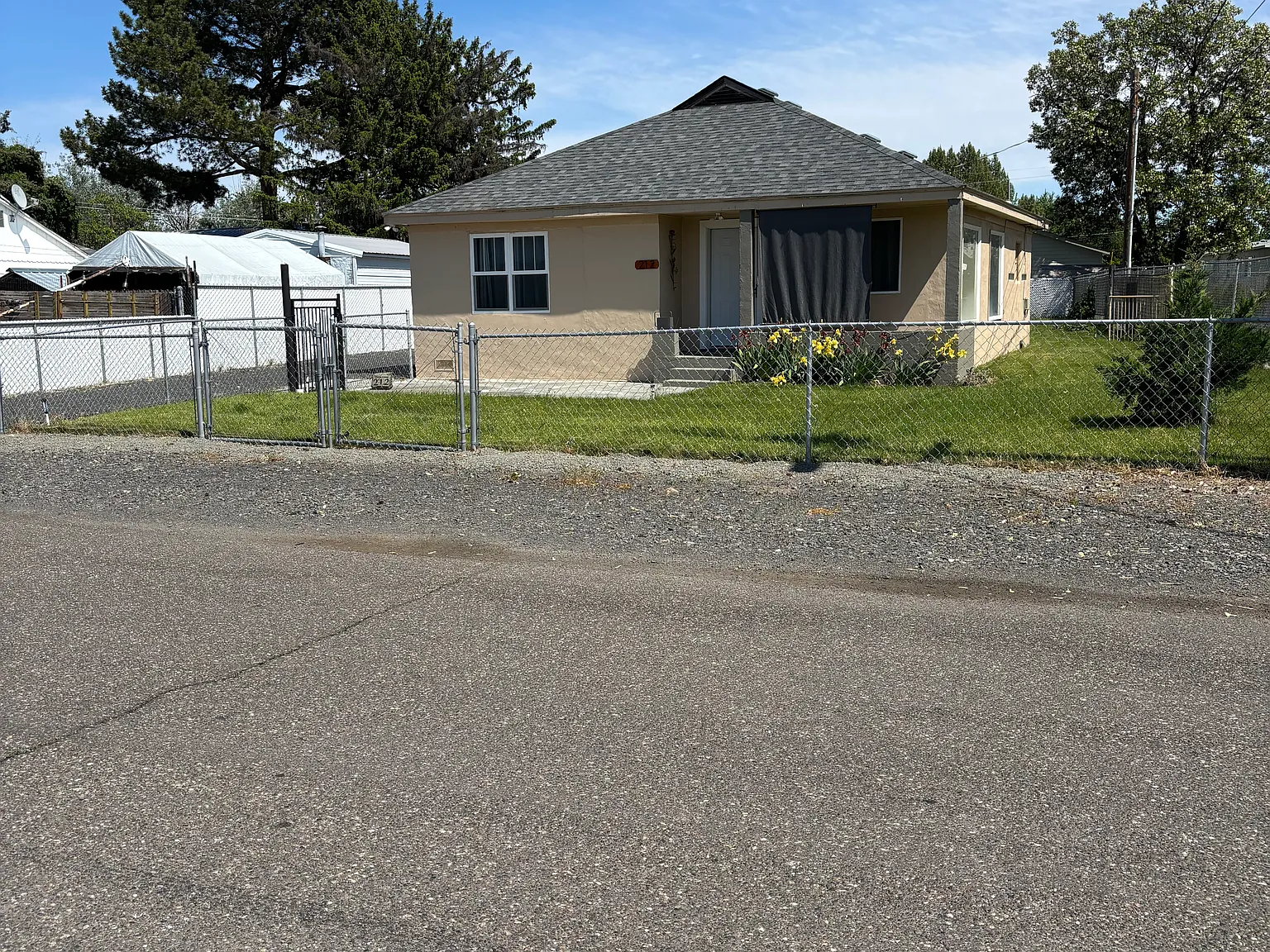 2 bed, 1271 sqft, $1,850 — Photo 2