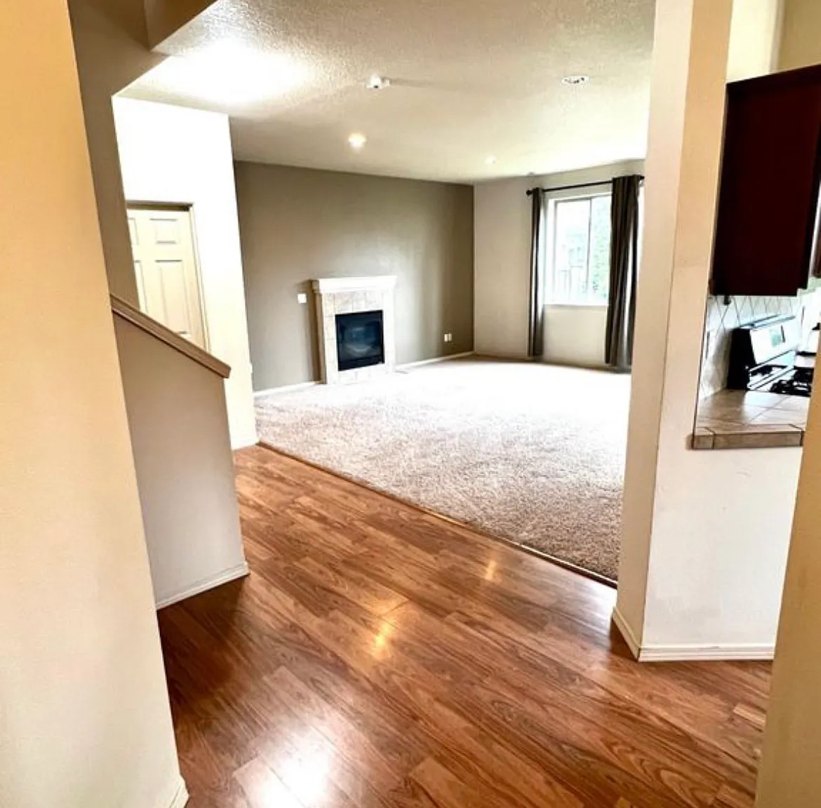 3 bed, 2.5 bath, 1820 sqft, $2,350 — Photo 2