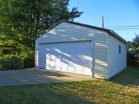 Spacious 2 car garage
