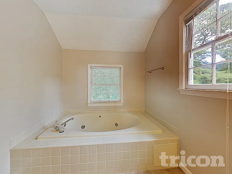 1516 Maple Ridge Dr — Photo 16