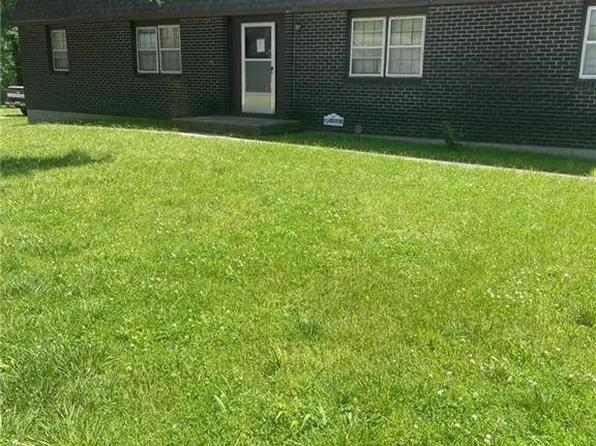 112 E 4th St, Tonganoxie, KS 66086