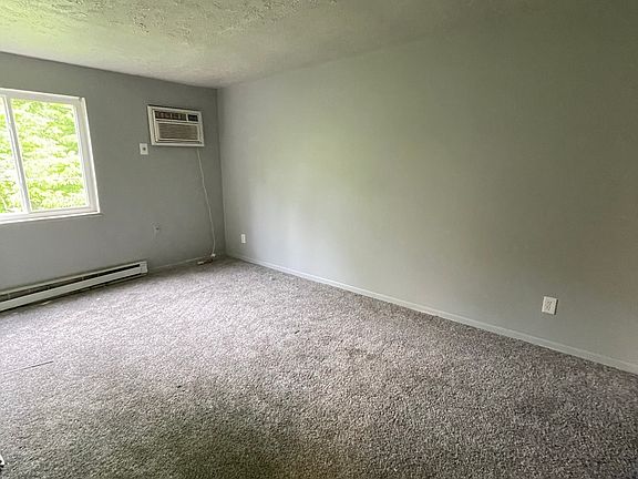 4th image of 2850 Harrison Ave #11