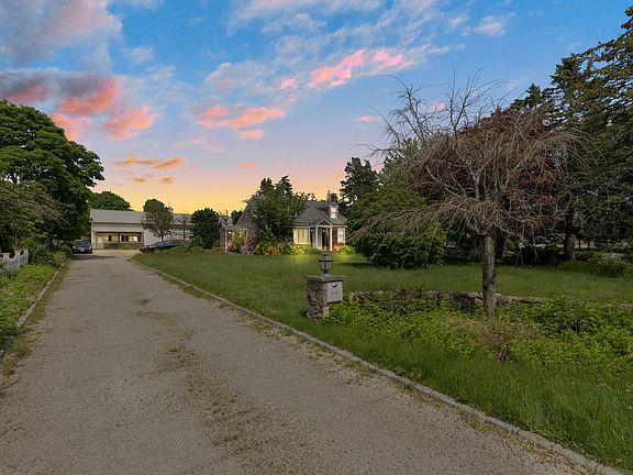 4th image of 1550 Peconic Ln