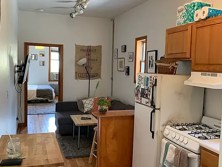 214 N 6th St #4L — Photo 8