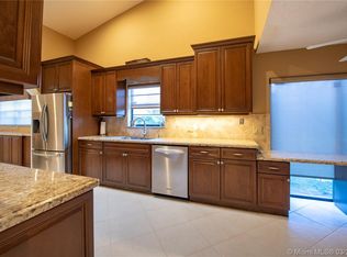 9621 NW 16th St, Plantation, FL 33322