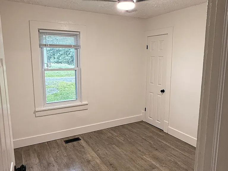 5041 Ravenna Ave SE — Photo 9