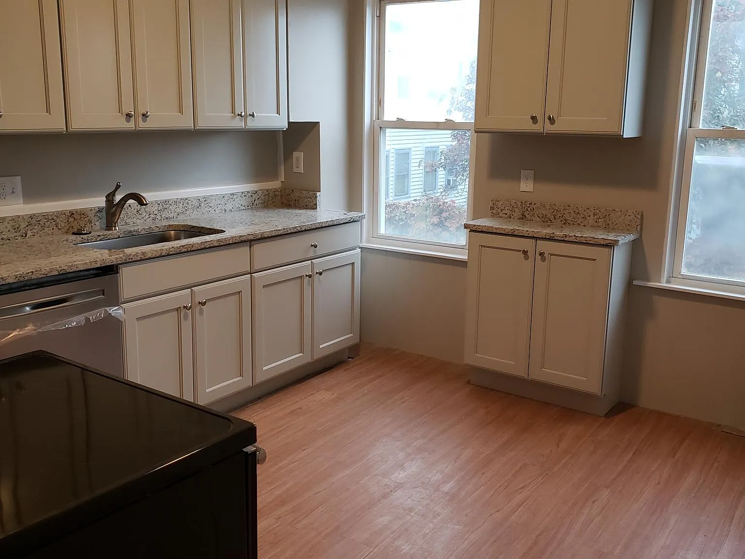 2 bed, 1100 sqft, $2,400 — Photo 2