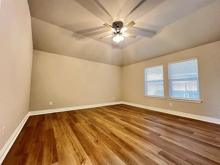 806 Greyson Ln — Photo 14
