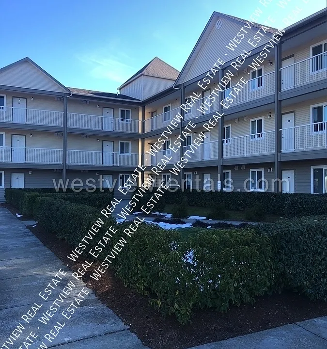 139 Prince Ave #305