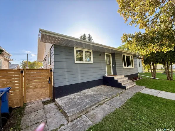 265 5th Avenue W, Melville, SK S0A 2P0