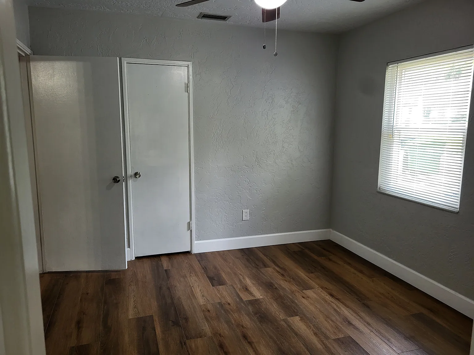 10215 Cliff Cir — Photo 3