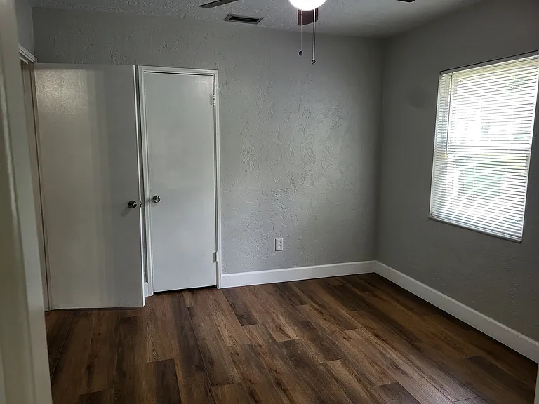 10215 Cliff Cir — Photo 3