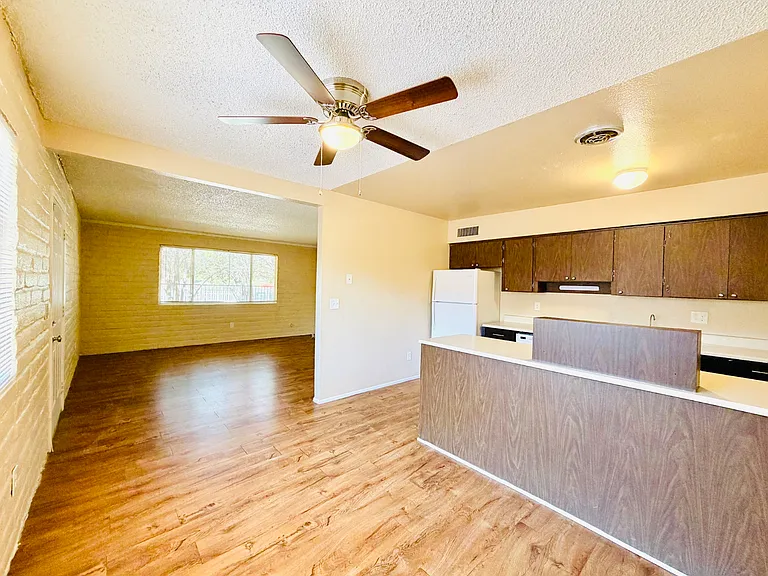 Desert Terrace Apartments - 2 and 3 Bedrooms with Community Pool and Laundry! — Photo 29