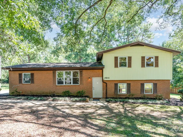 1503 Lakeview Dr, Pineville, NC 28134