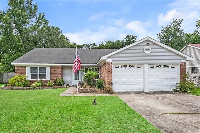 1st image of 411 W Lake Catahoula Ct