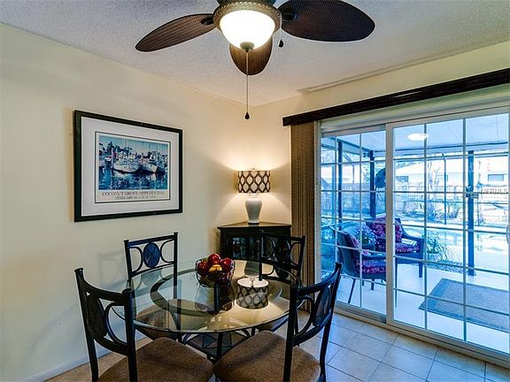 4th image of 2085 Cambridge Dr