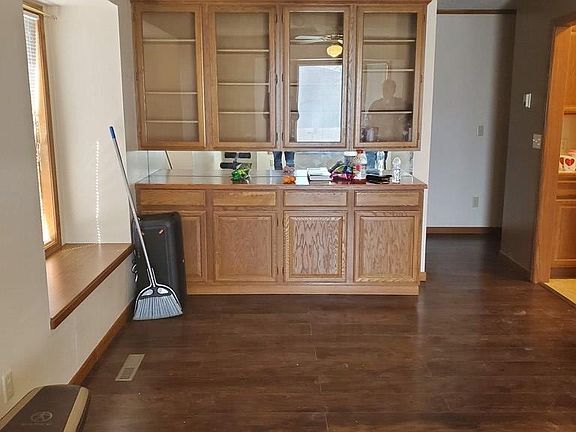 5th image of 109 S Lincoln St