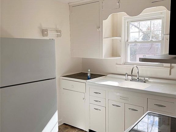 5th image of 289 2nd St NW